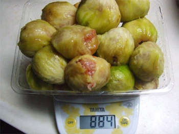 884g
