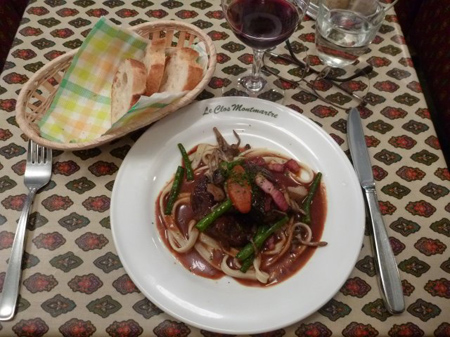 牛肉の赤ワイン煮込み