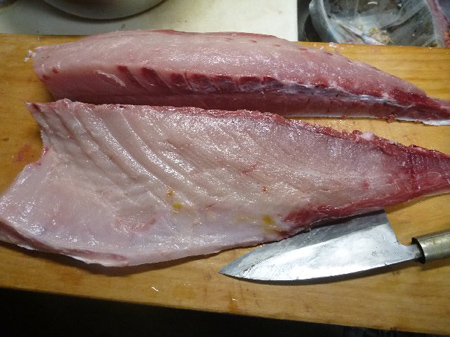 鰤を捌く