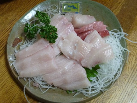 鰤を捌く