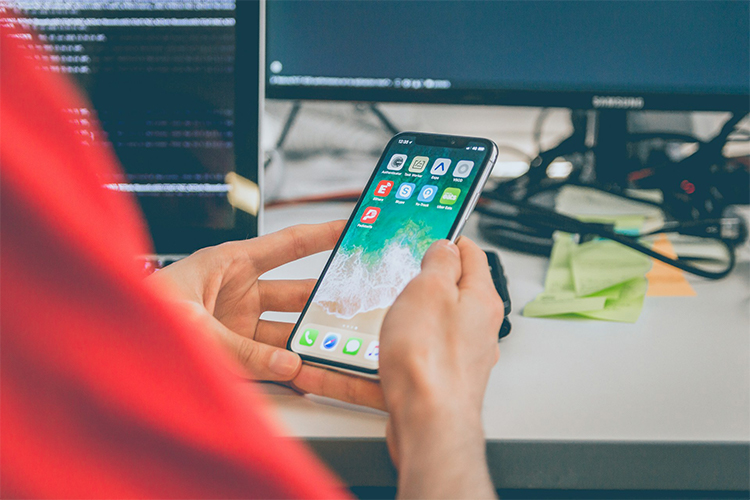 ユーザーのセキュリティとプライバシーを保護するための新機能"/