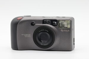スリム・シンプル・サイレントをコンセプトに1994年に発売された「FUJI ZOOM CARDIA SUPREME 3000」