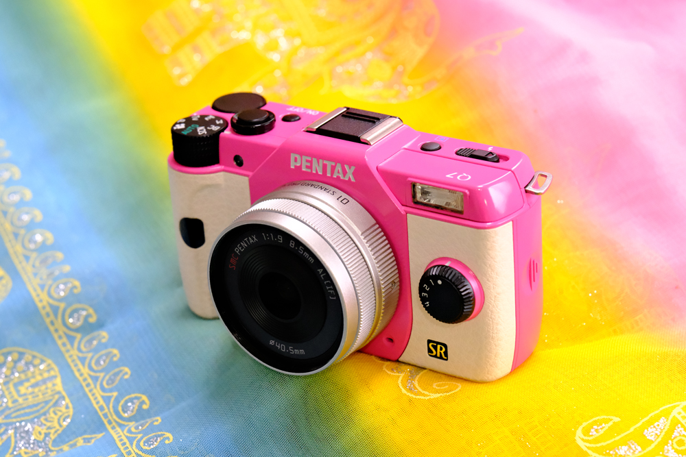ペンタックスらしさ満載！手のひらサイズの3代目ナノ一眼「PENTAX Q7」