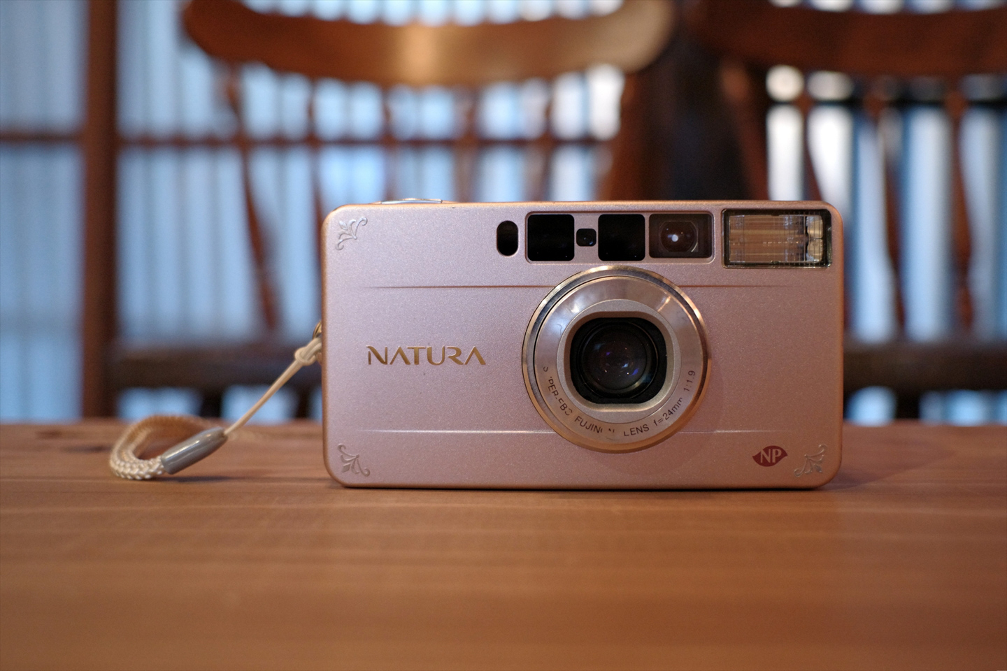 感じたままを、感じたままに写すフィルムコンパクトカメラ｜富士フイルム NATURA S