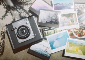 夏の思い出が手のひらに　感覚で使える富士フイルム instax WIDE Evo