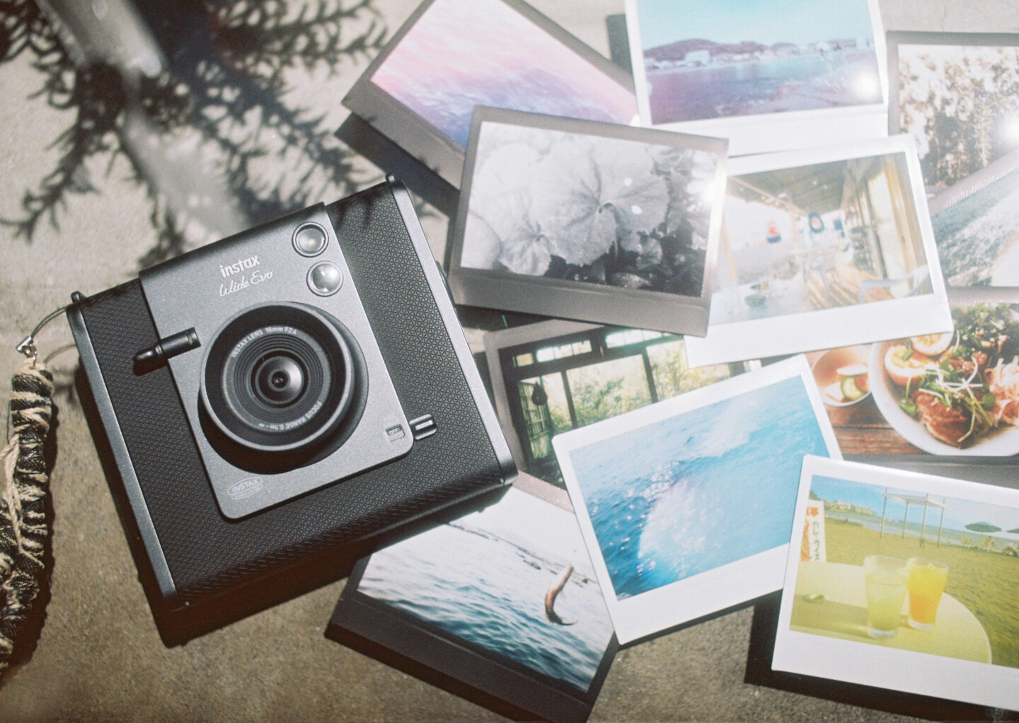 夏の思い出が手のひらに　感覚で使える富士フイルム instax WIDE Evo