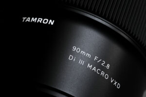 「伝説のタムキュー」と呼ばれるレンズ、タムロン 90mm F/2.8 Di III MACRO VXD