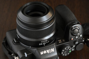 ニコン「NIKKOR Z DX 24mm f/1.7」でブラブラスナップを楽しむ