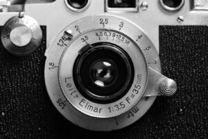 新宿 北村写真機店のカウンターで、お薦めライカを味わい尽くす｜Vol.040 エルマー35mm F3.5