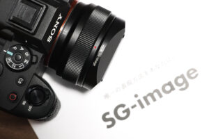 ライトでコスパの良いスナップ撮影向けレンズ「SG-image AF 35mm F2.2」