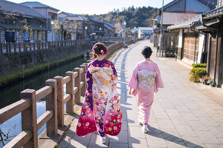 振袖と着物の違いとは?一種なの?袖の長さや種類、結婚式・成人式のマナーを徹底解説