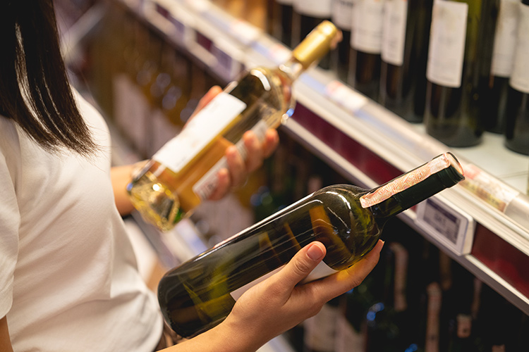 ワインに賞味期限はない?飲めるか見分ける3つのサインと保存のコツ