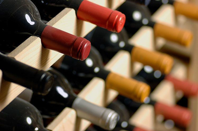ワインに賞味期限はない?飲めるか見分ける3つのサインと保存のコツ
