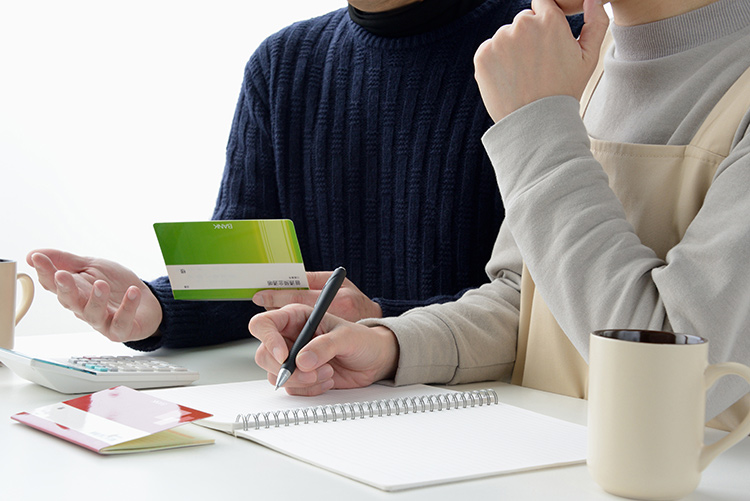 金投資はおすすめしない?管理コストや「手元に残らない」リスクをプロが解説