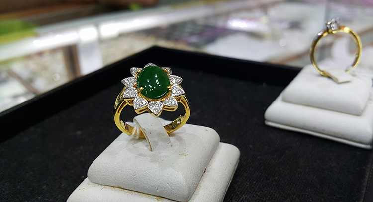 宝石のカットの種類とは?輝きが変わる形の特徴と選び方を徹底解説